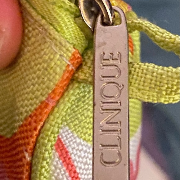 Clinique flower patterned make up bag - New never used - Picture 4 of 5